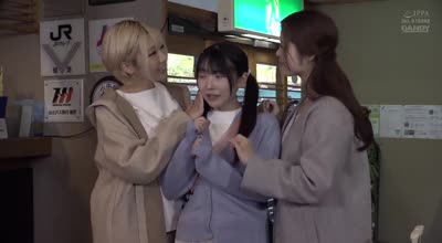 DANDY-916 女だけの温泉旅行で母親の巨乳ママ友二人に挟まれてレズられた私